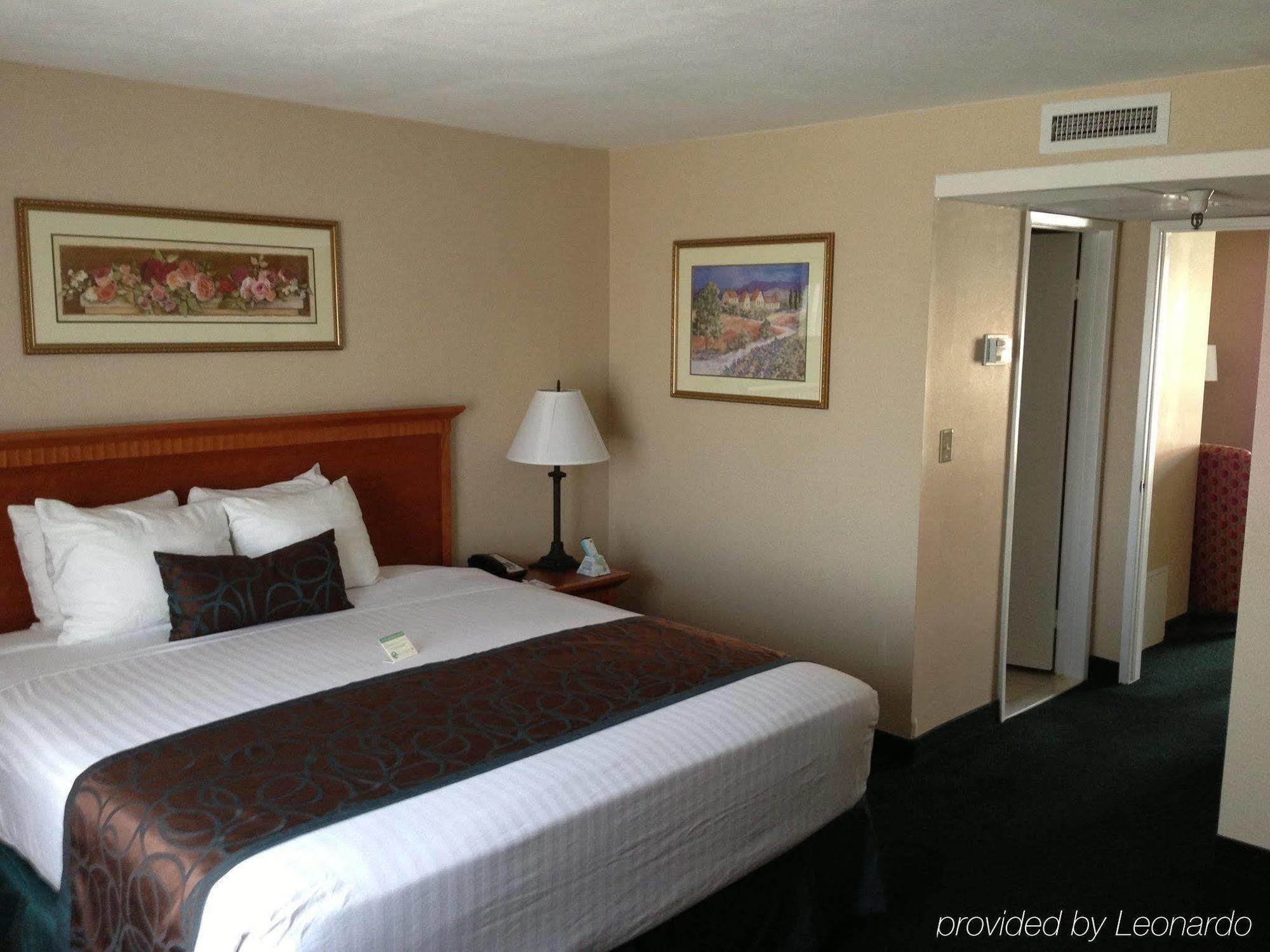 Best Western Pasadena Royale Inn&Suites Exterior foto